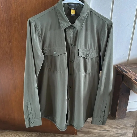 Fishing shirt, button up. Size small, classic fit, olive green - Picture 1 of 3